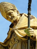 Statua di SantAlfonso Maria de Liguori SantAgata De Goti-AA-933x445